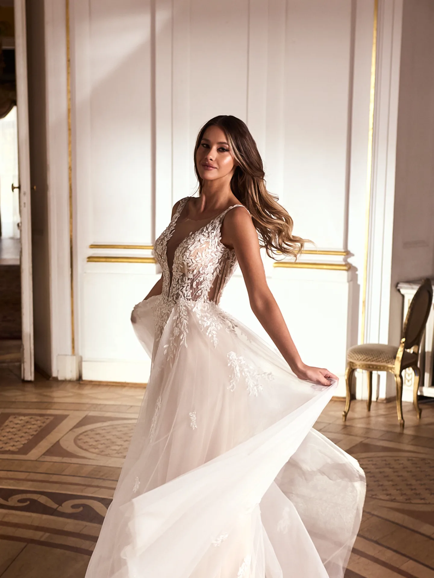 Modelka w sukni JANANI z kolekcji gala 2027